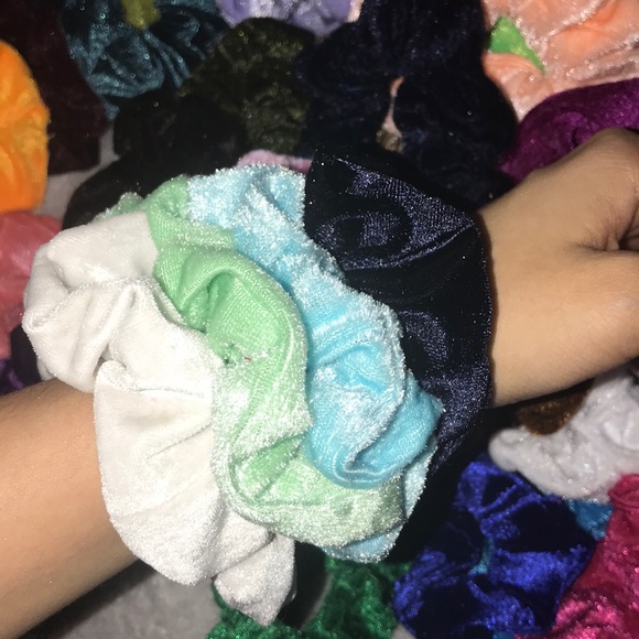 RESTOCKING SOON‼️SCRUNCHIES MYSTERY BUNDLE 🤩💖 - Picture 4 of 5